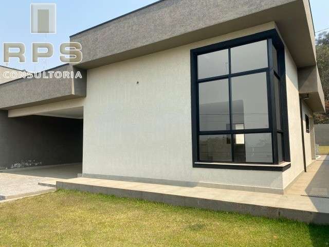 Imóvel novo com :  03 suites, 04 Banheiros Cozinha integrada com espaço gourmet  Sala com pé direito ,piscina e churrasqueira