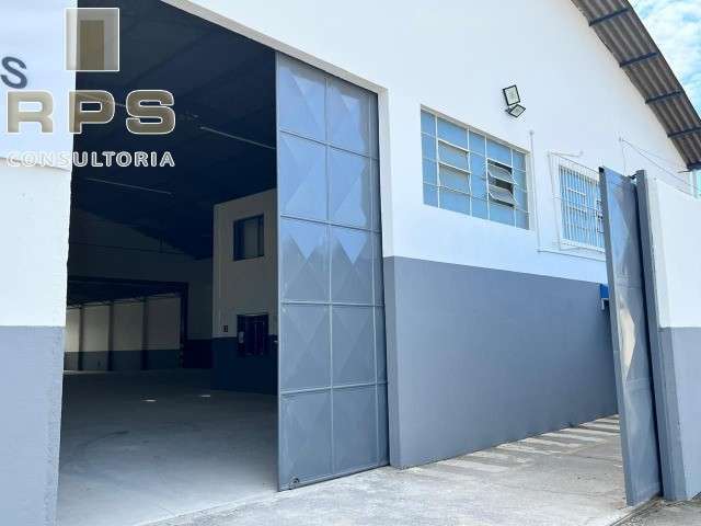 Galpão industrial para locação no bairro Recreio Estoril em Atibaia, 1200m² de área construída, salas, banheiros, saída fácil pela Fernão Dias