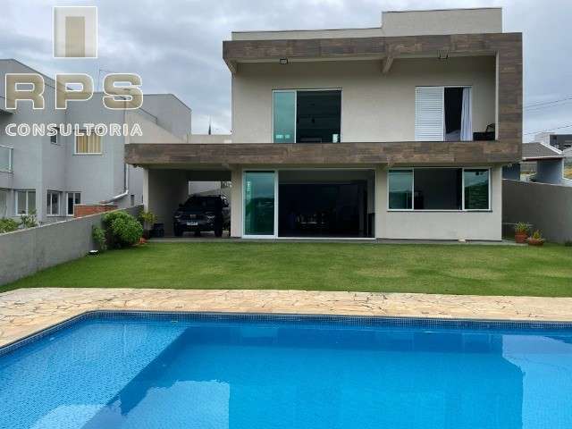 Casa de condomínio alto padrão no Residencial Lagos de Jarinu com 03 dormitórios sendo uma suíte, salão de festas com churrasqueira e piscina