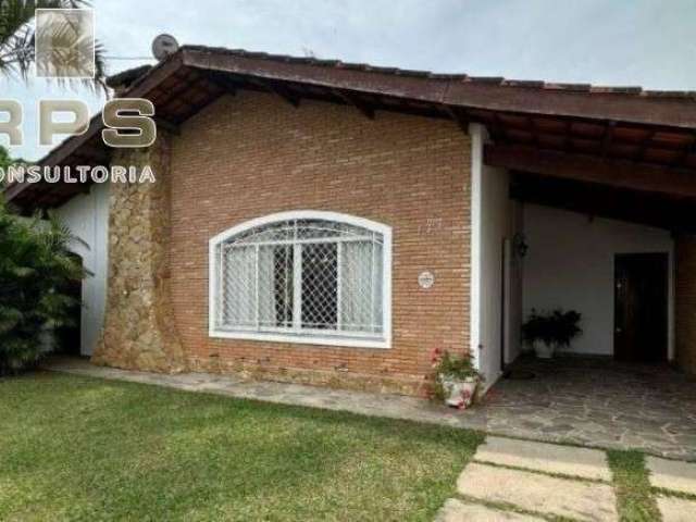 Casa no Jardim Floresta com 3 quartos, edícula e piscina.