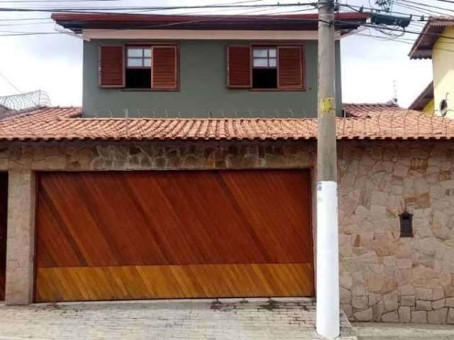 Confortável sobrado 3 quartos (1 suíte) e 3 vagas garagem - Vila Granada