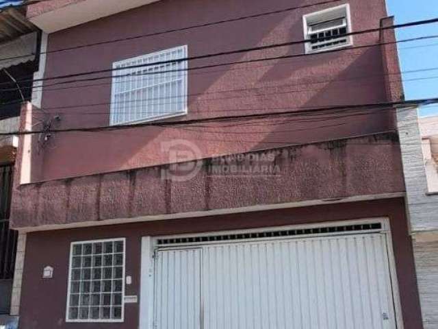 Sobrado à venda na Vila Ré - 4 quartos (2 suítes), 2 vagas de garagem.