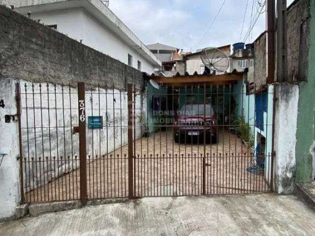 Linda Casa de Padrão para Alugar na Vila Araguaia, São Paulo