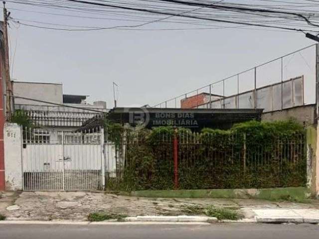 Casa Térrea à venda em terreno 10x30m - 3 quartos - Quintal - Jd. Três Marias