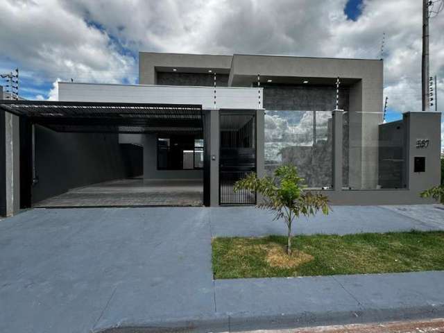 Casa à venda em Maringá, Jardim Munique, com 3 suítes, com 210 m²