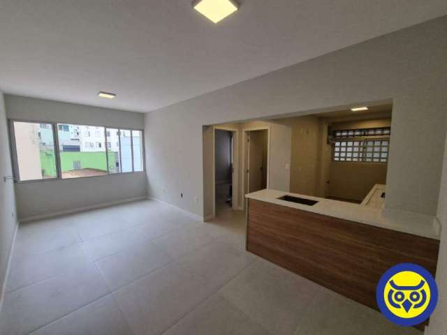 Apartamento completamente reformado de 1 dormitório, à venda, Centro, Fpolis