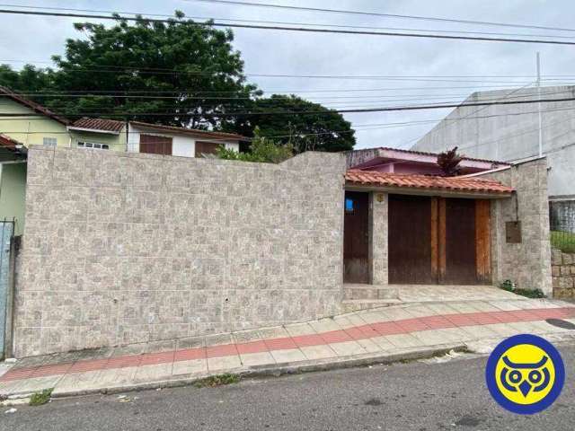 Casa, 3 dorm. (1 suíte), com piscina, na Agronômica.