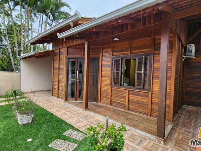 Casa terrea de madeira de lei , ubatuba - são francisco do sul