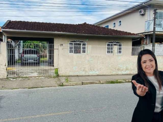 Casa com 3 quartos à venda na Rua João Izídio de Souza, 237, Serraria, São José por R$ 400.000