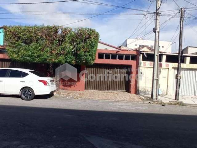 Casa à Venda na Parquelândia em Fortaleza/CE