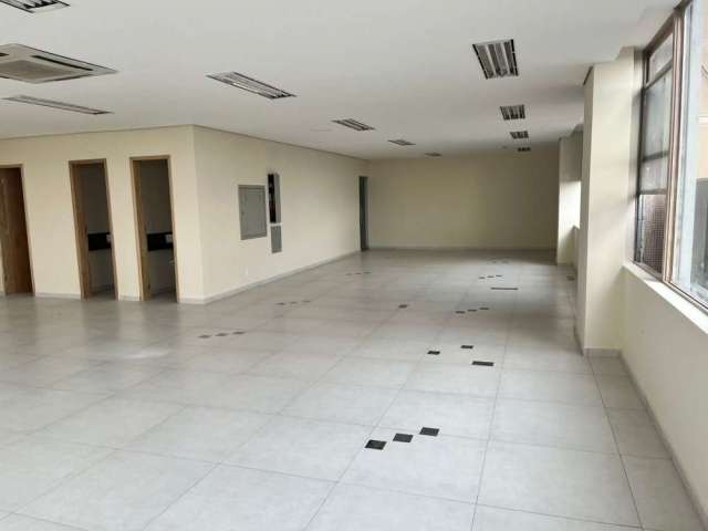 Sala comercial com 136 m² no Metrô Republica