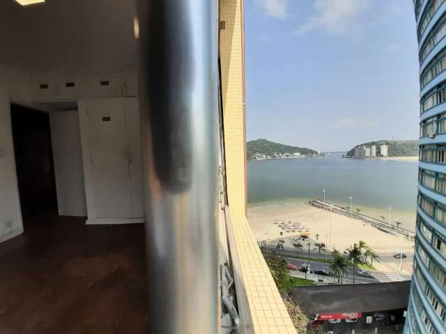 Apartamento a venda vista mar, 2 quartos, banheiro grande, 2 entradas social e serviço, cozinha, wc de apoio, quartinho de apoio.