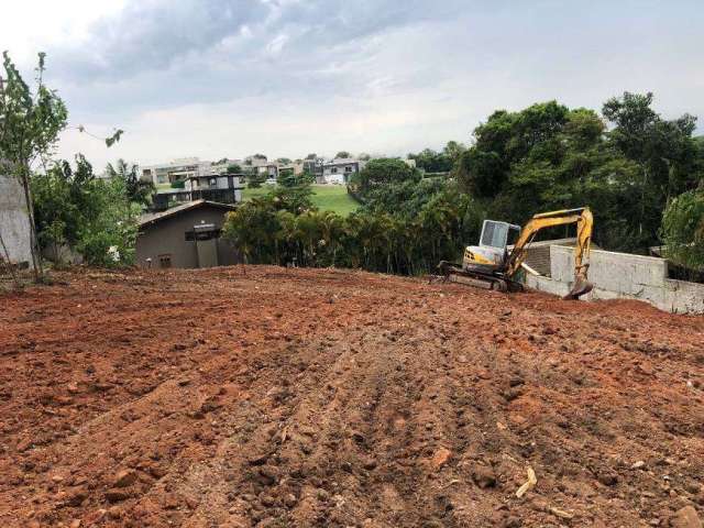 Lindo lote plano, limpo, com vista, em condomínio de alto padrão na Granja Viana