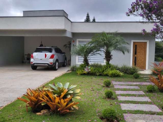 Linda casa moderna em condomínio na estrada Fernando Nobre