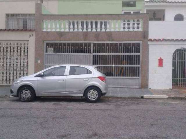 Sobrado em bairro tranquilo para famílias que apreciam espaço e tranquilidade!