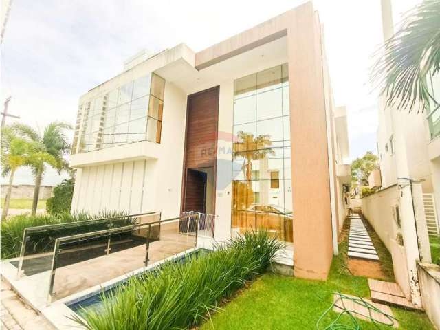 Luxuosa Casa Duplex no Condomínio Ponta Negra Boulevard - Porteira Fechada!