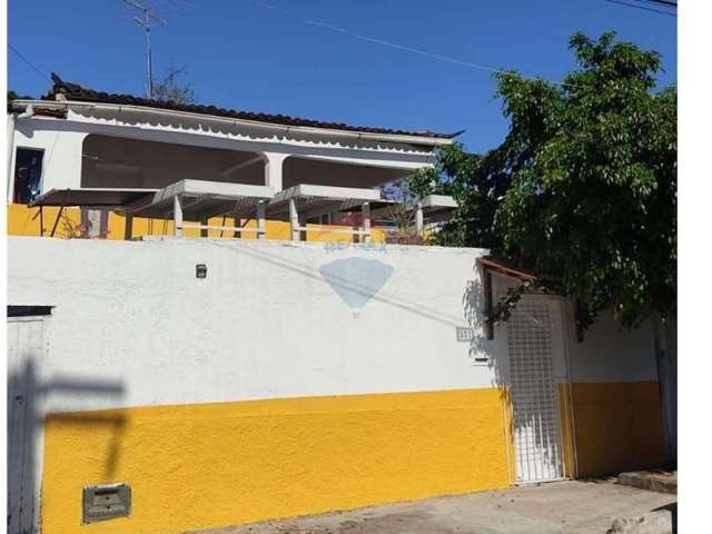 casa com 6 suítes mais um  ponto comercial