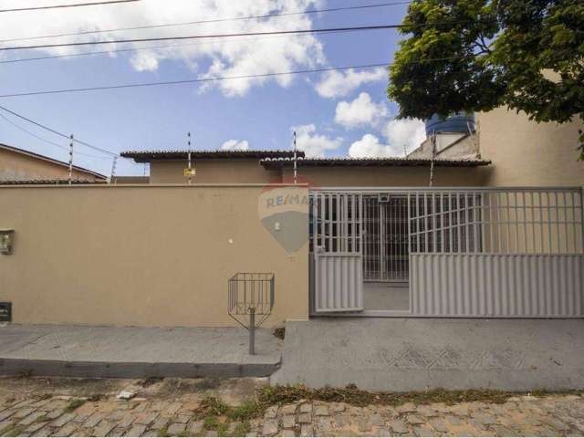 Casa excelente em Nova Parnamirim/RN, toda lajeada, 3/4 sendo 1 suíte.