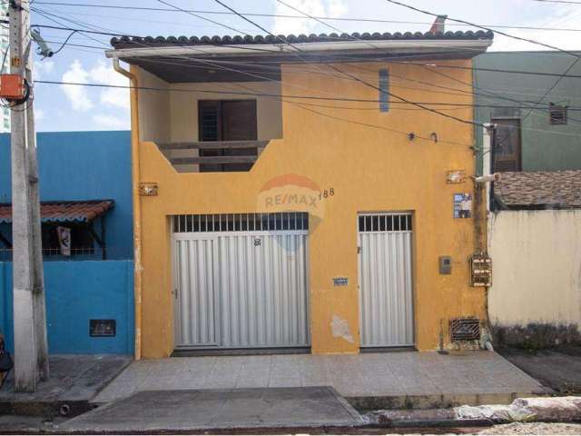 Vendo Casa Duplex com 4/4 e  174m² em Areia  Preta