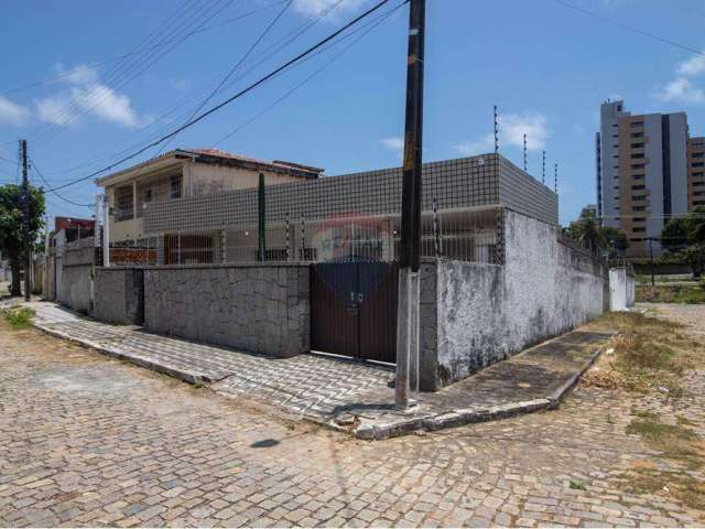 Alugo Casa no Barro Vermelho com 3/4, e 227m² em Ótima Localização!