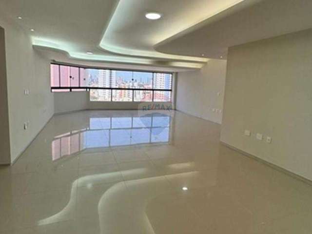 Apartamento alto padrão 217 m2 Edificio Porto Fino em  Capim Macio.