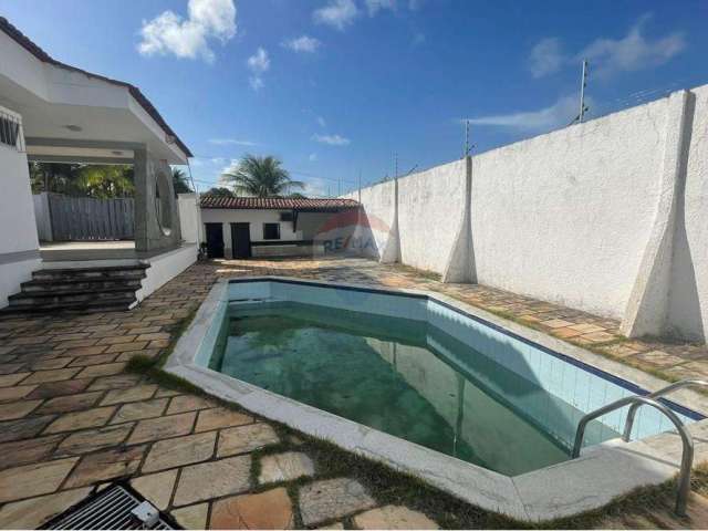 Casa com 3 suítes, garagem 4 carros, com piscina em Candelária