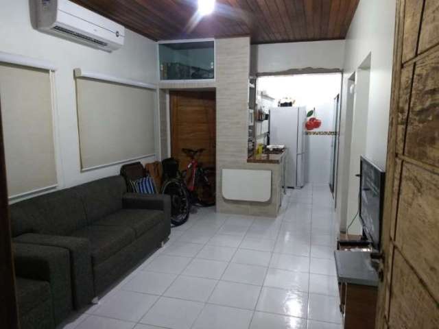 Vendo Casa 2 Dormitórios  / 300 metros da Orla Praia Grande .