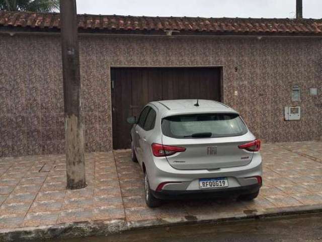 Casa em Itanhaém - 3 Dormitórios - 3 Vagas de Garagem - Churrasqueira