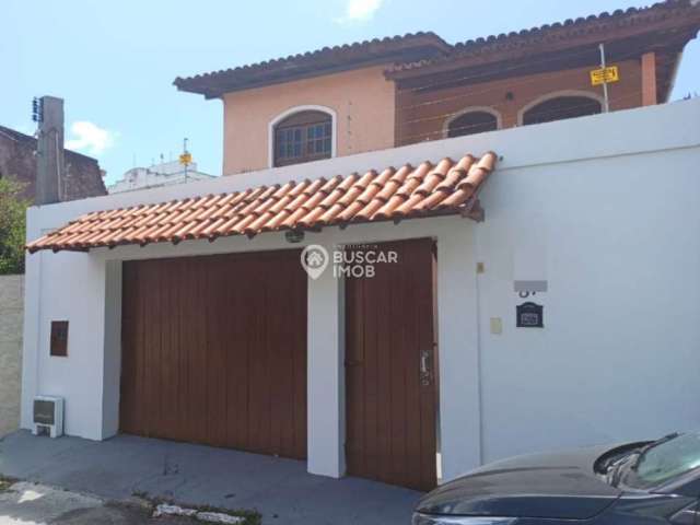 Casa com 4 quartos à venda no Parque Jockey Clube, Lauro de Freitas  por R$ 550.000