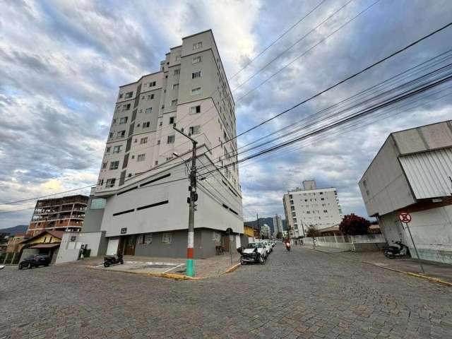 Apartamento semimobiliado no centro de Camboriú!