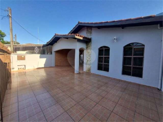 Casa com 3 quartos à venda em Jardim Saira - SP