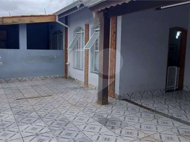 Casa com 3 quartos à venda em Jardim Simus - SP