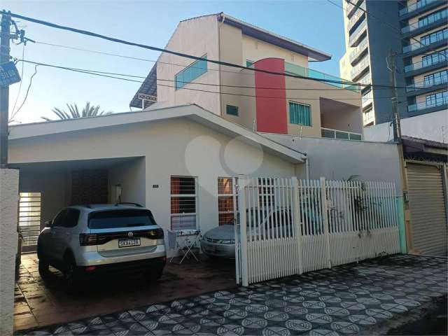 Casa com 3 quartos à venda em Jardim Faculdade - SP