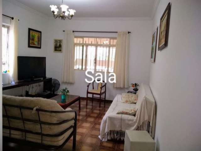 Casa a venda, sobrado com 03 dormitórios, sala de jantar, sala de estar, 02 vagas cobertas espaçosa, quintal. jardim catanduva. campo limpo.