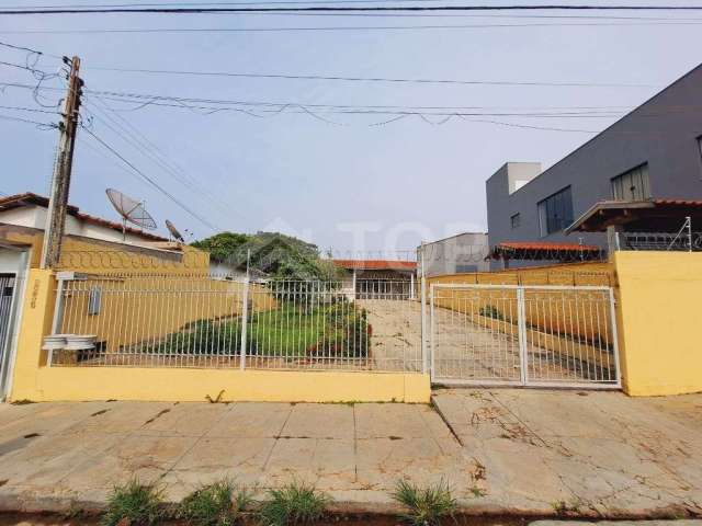 Excelente imovel localizado na Vila Nery com amplo espaço interno e externo.