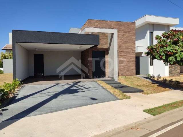 Belíssima Casa a Venda no CONDOMÍNIO VILLAGE DAMHA 3 , Imóvel Novo,  3 Dormitórios sendo uma suíte com Closet, Janelas com Persianas automatizadas, Fino acabamento.