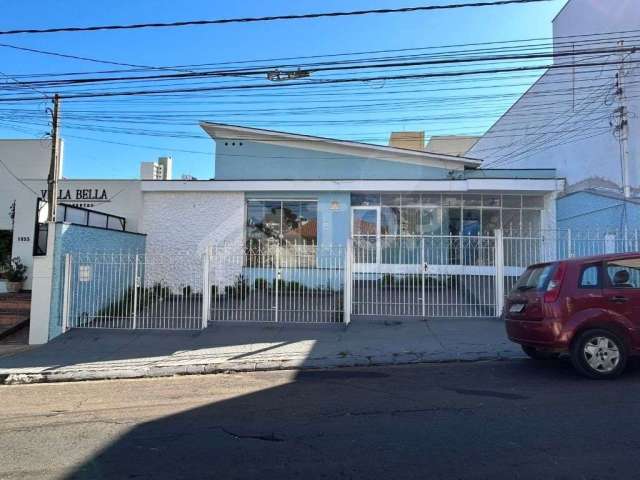 Casa com 3 dormitórios para Alugar no Centro, para fins, Residencial ou Comercial.