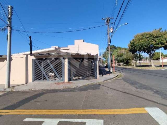 Casa com 3 Dormitórios sendo uma suíte, para alugar no Residencial  Itamarati, casa espaçosa e arejada, com área de lazer.