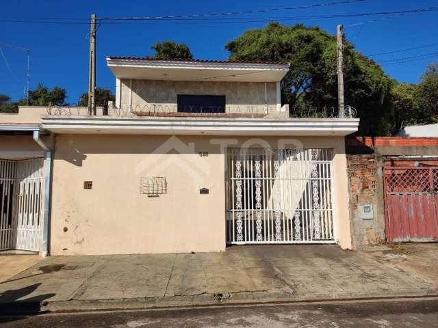 Casa com 3 Dormitórios sendo dois suítes Para Venda ou Locação no Parque Residencial Douradinho, imóvel possui sistema de aquecimento Solar, Sala superior com som ambiente.