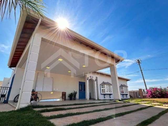 Linda Chácara a Venda em Condomínio Fechado com Portaria 24 Horas, Casa possui, boiler central com aquecimento solar e programável, água quente em todas as torneiras exceto área de serviço.  Infraestr