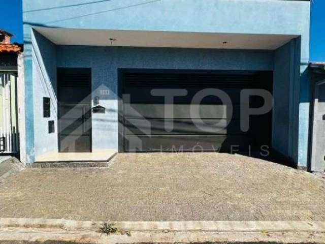 Casa no Douradinho com ampla área de churrasqueira e 3 vagas de garagem