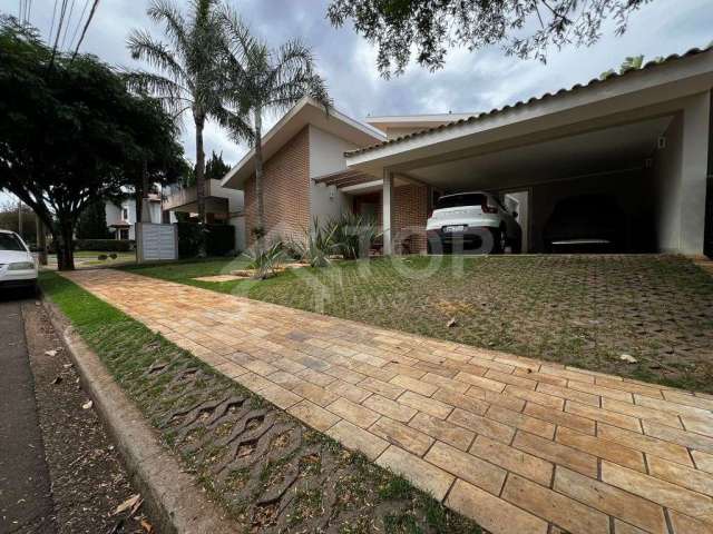 Casa térrea em frente ao cinturão verde do condomínio