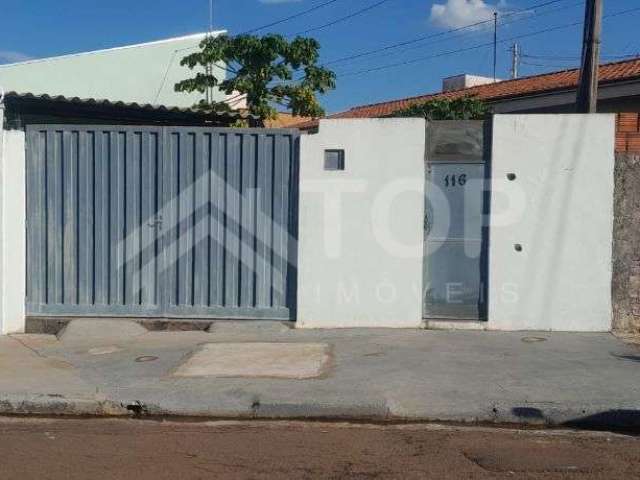 Excelente imóvel com 2 dormitórios e garagem coberta no Jardim Tangará