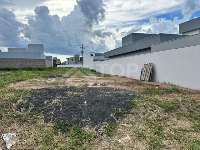 Excelente lote no condomínio villeneuve i, plano, possui lazer completo no local