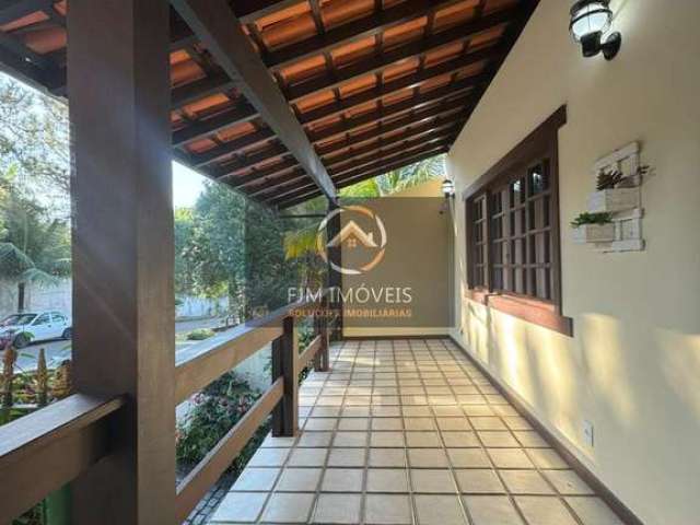 Casa de luxo em Piratininga - Niterói com 5 dormitórios, 3 suítes, 8 banheiros e 561m² de área útil. À venda por R$ 2.200.000. Encontre seu lar dos sonhos agora!