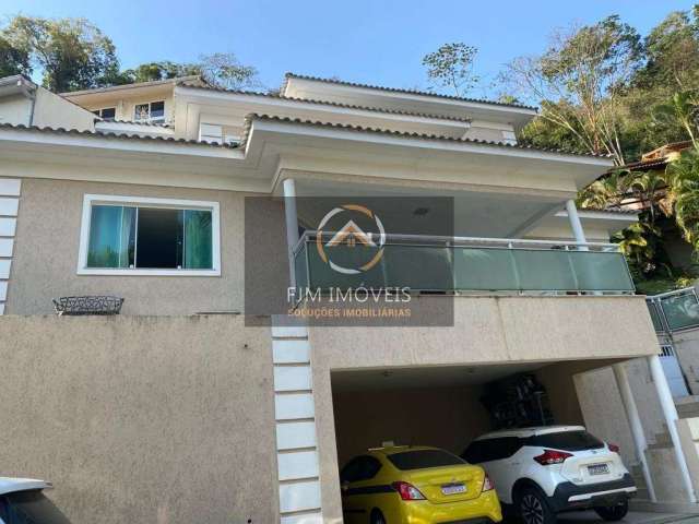 Casa de Condomínio em Piratininga, Niterói - 3 Suítes, 300m², R$1.8M