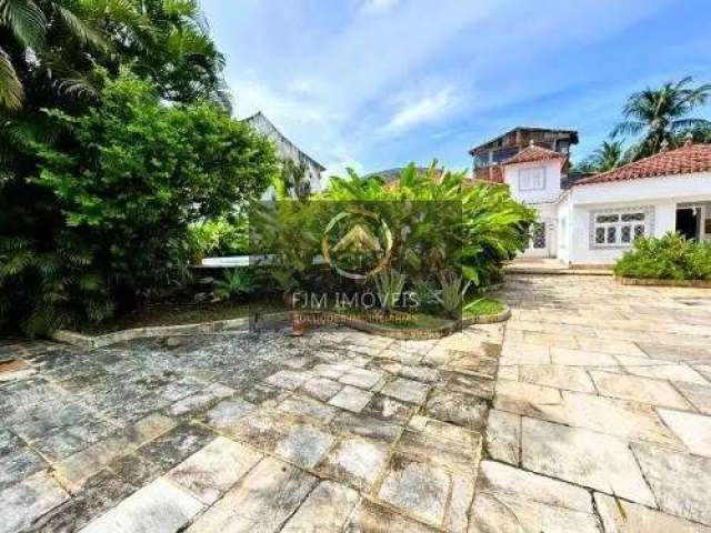 Casa em Itacoatiara - 6 Dormitórios por R$3,2M