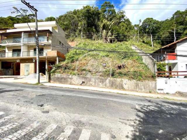 Terreno a venda com 942m2 na Pimenteiras, pertinho do Centro de Teresópolis - R$153.000,00 codigo: 56285