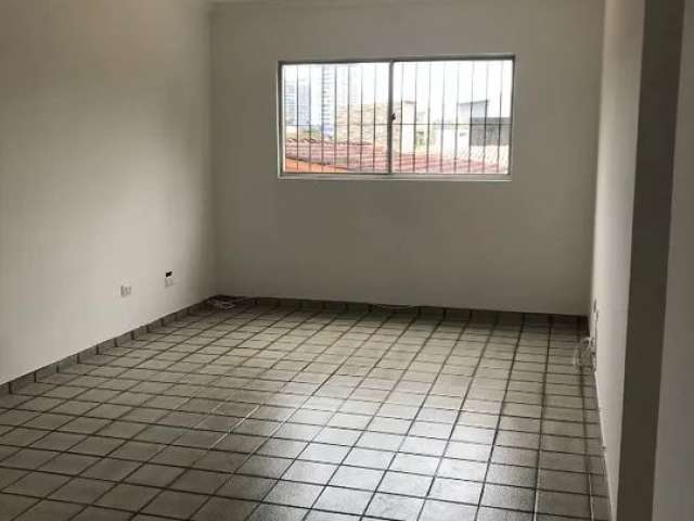 Apartamento venda possui 70 metros com 2 quartos + 1 de serviço com 1 vg na encruzilhada - Recife - PE