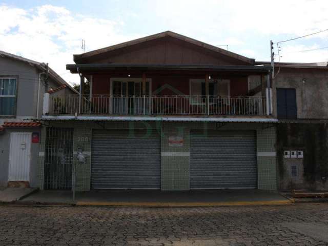 Casa padrão com casa de fundos